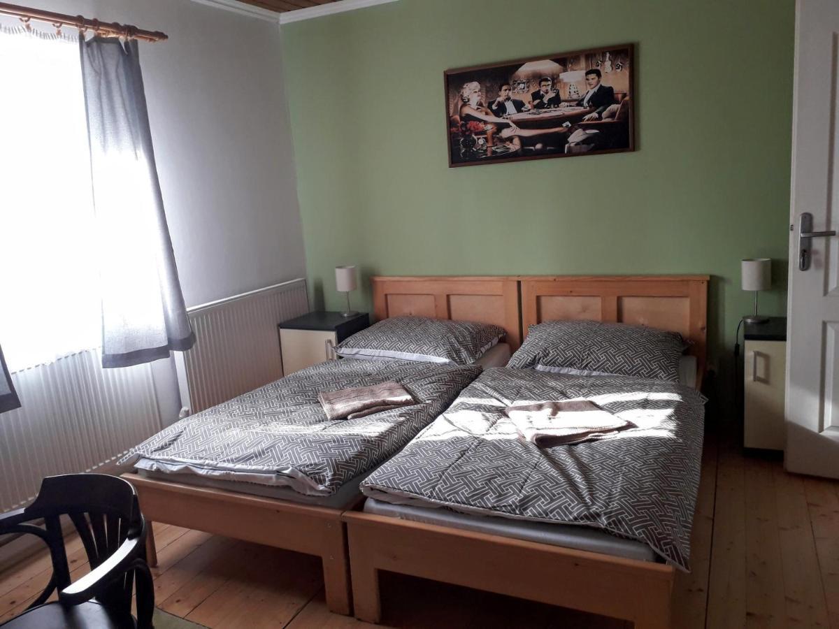 Penzion Na Strelnici Hotel Poděbrady Екстериор снимка